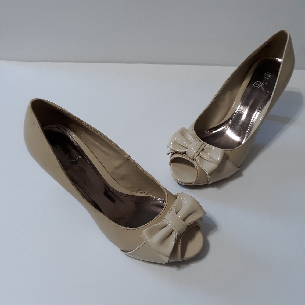 IT'S OK Creme Heel Pumps Size 7.5 W